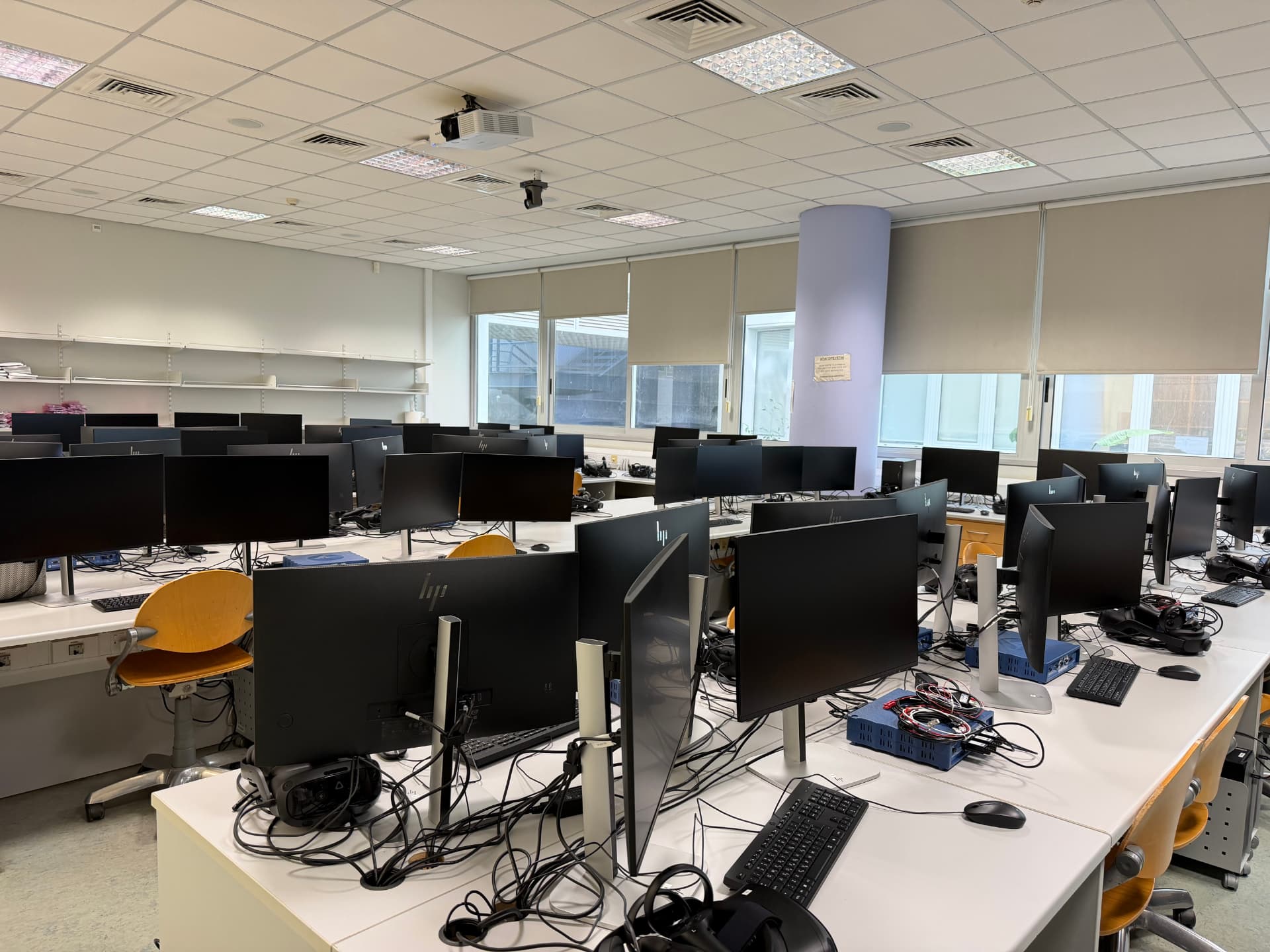 Multi-user Virtual Reality research laboratory